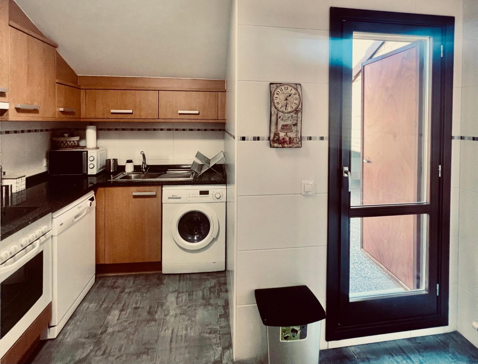 Atico Con Terrazas, Garaje Y Ascensor En El Casco Antiguo Apartment Хуеска Екстериор снимка